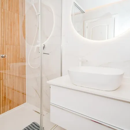 Luxury 3bd With Premium Amenities, Jacuzzi, Private Parking Apartman