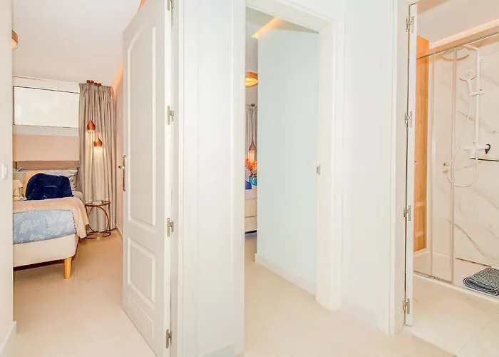 Luxury 3bd With Premium Amenities, Jacuzzi, Private Parking 아파트 팔름-마르