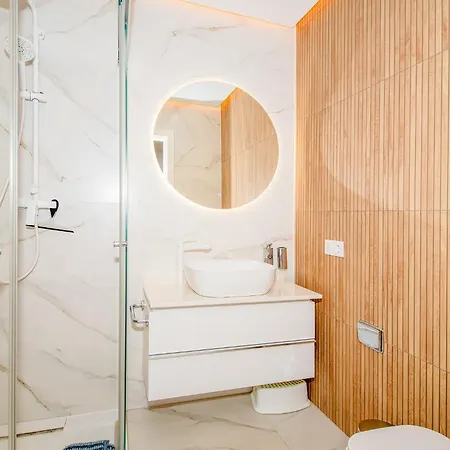 Luxury 3bd With Premium Amenities, Jacuzzi, Private Parking Apartment