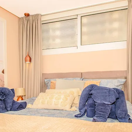 Apartment Luxury 3bd With Premium Amenities, Jacuzzi, Private Parking *
