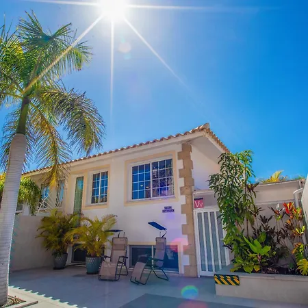 Apartment Luxury 3bd With Premium Amenities, Jacuzzi, Private Parking