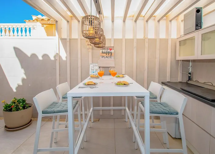 Luxury 3bd With Premium Amenities, Jacuzzi, Private Parking شقة بالم مار