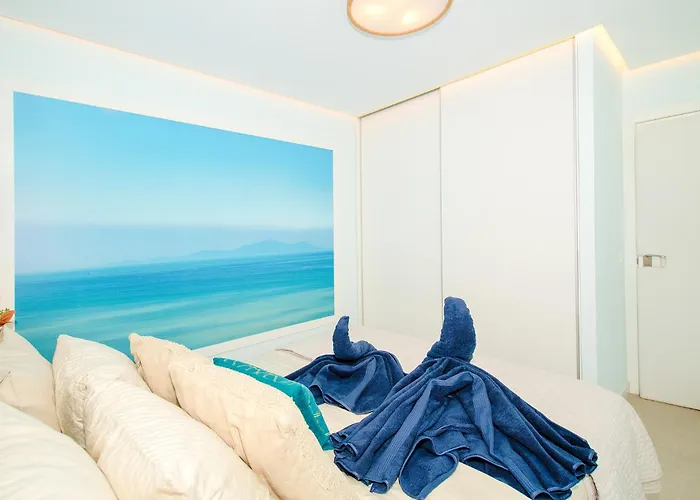 Lejlighed Luxury 3bd With Premium Amenities, Jacuzzi, Private Parking Palm-mar