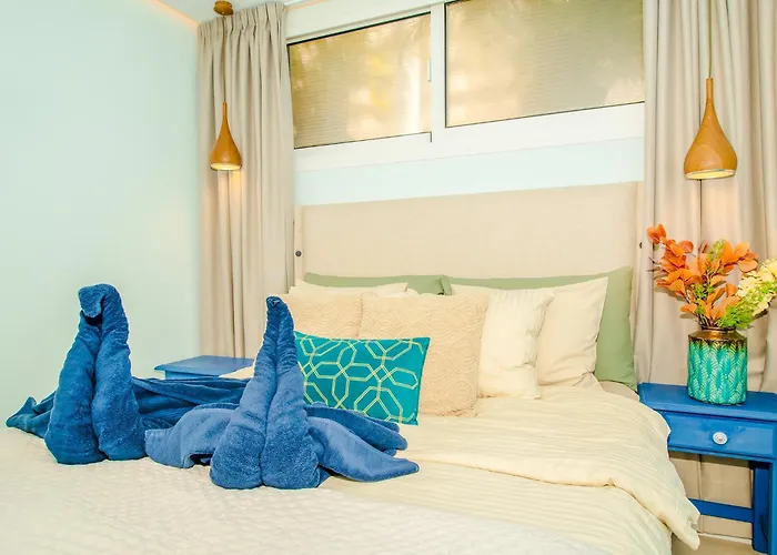 Luxury 3bd With Premium Amenities, Jacuzzi, Private Parking شقة