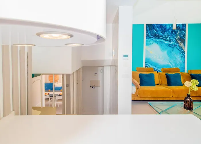 Luxury 3bd With Premium Amenities, Jacuzzi, Private Parking شقة