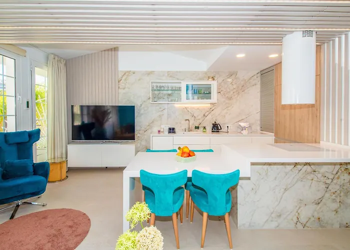 Luxury 3bd With Premium Amenities, Jacuzzi, Private Parking شقة