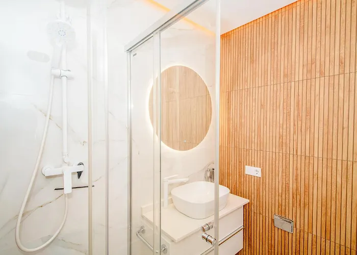 Lejlighed Luxury 3bd With Premium Amenities, Jacuzzi, Private Parking Palm-mar