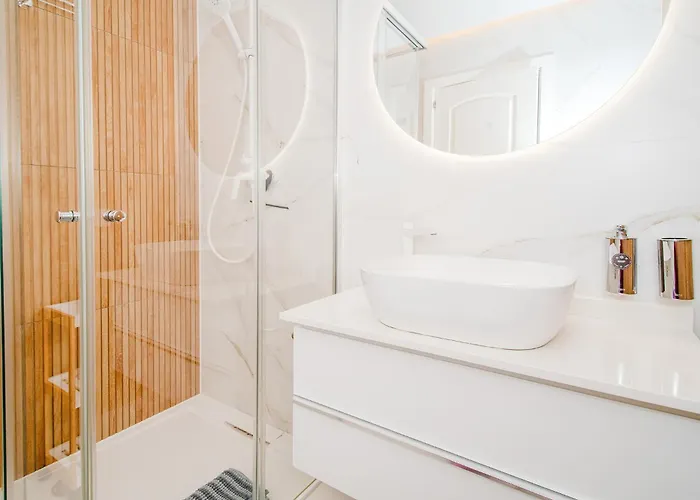 Luxury 3bd With Premium Amenities, Jacuzzi, Private Parking Lejlighed