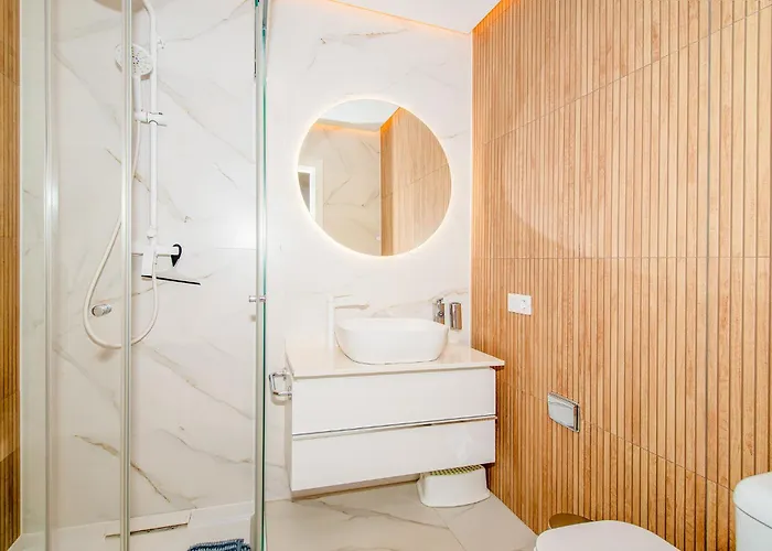 Luxury 3bd With Premium Amenities, Jacuzzi, Private Parking شقة